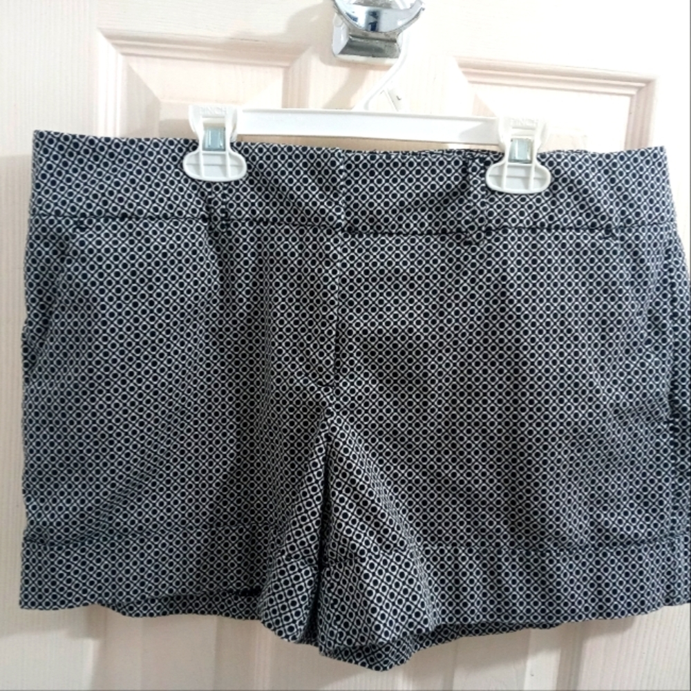 New York & Company Size 12 White Black Pattern Shorts Cotton Spandex